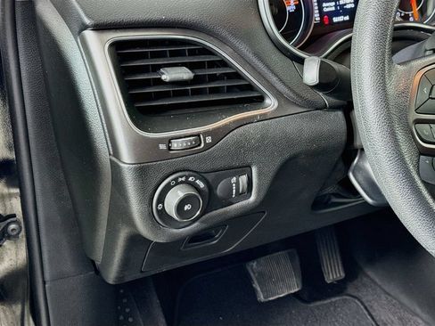 Used 2019 Jeep Cherokee Latitude w/ Popular Appearance Group FWD image 10