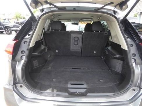 Used 2017 Nissan Rogue SV w/ SV Premium Package FWD image 17