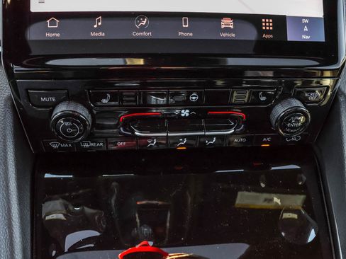 New 2025 Jeep Grand Cherokee Limited w/ Black Appearance Package image 18