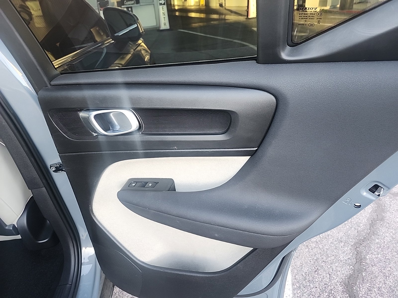Used 2023 Volvo XC40 B5 Plus AWD/4WD image 25