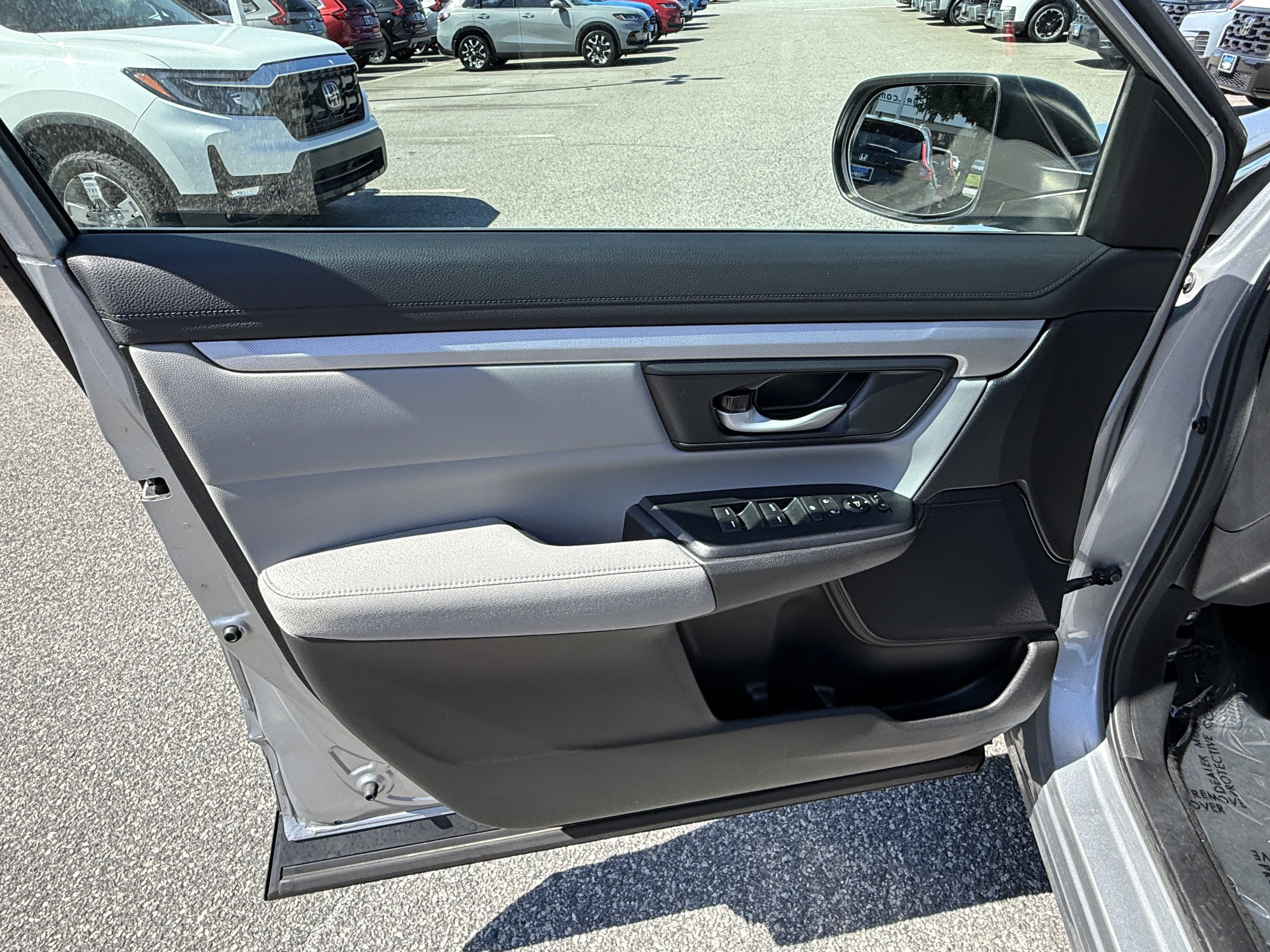 Used 2018 Honda CR-V LX image 14