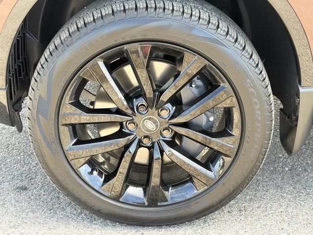 New 2026 Land Rover Discovery Limited Edition AWD/4WD image 22