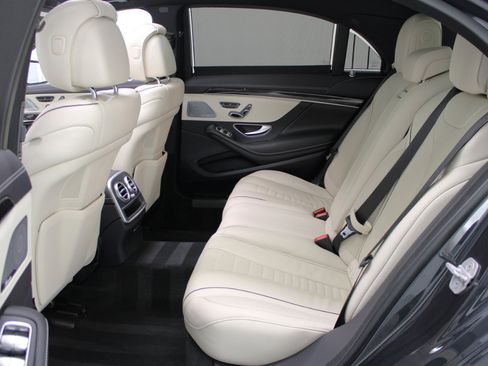 Used 2018 Mercedes-Benz S 560 Sedan image 39
