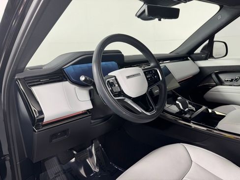 Used 2025 Land Rover Range Rover Sport SE AWD/4WD image 9