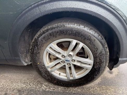 Used 2023 Ford Explorer XLT w/ Equipment Group 202A AWD/4WD image 5
