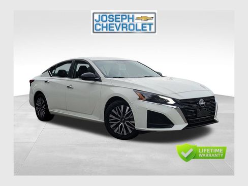 Used 2025 Nissan Altima 2.5 SV FWD image 1