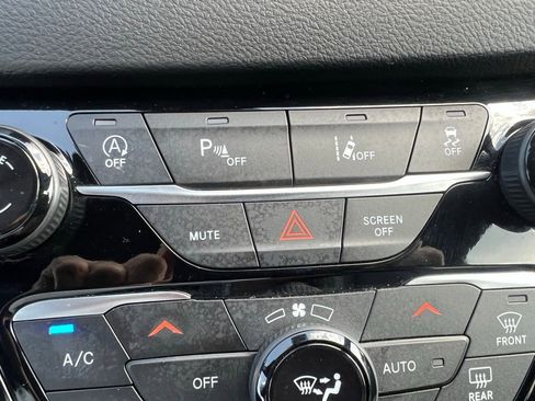 Used 2025 Chrysler Pacifica Select FWD image 39