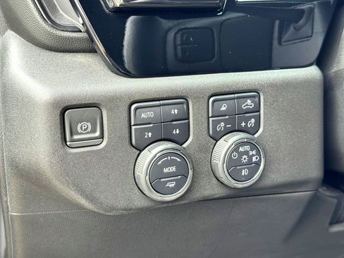 Used 2024 Chevrolet Silverado 2500 ZR2 image 15