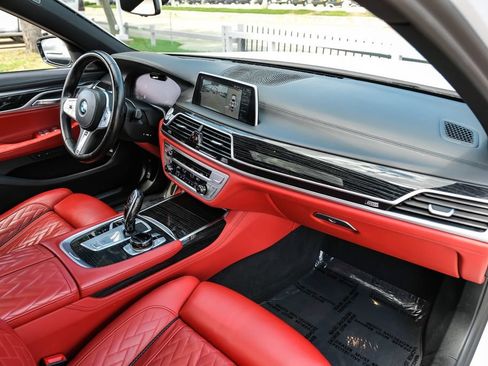 Used 2022 BMW 750i xDrive w/ Executive Package AWD/4WD image 12