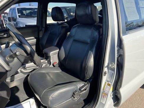 Used 2019 Toyota Tacoma TRD Sport AWD/4WD image 14