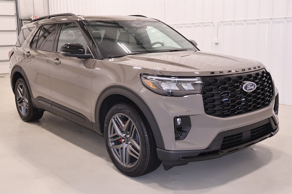 New 2026 Ford Explorer ST-Line w/ ST-Line Street Pack AWD/4WD image 3