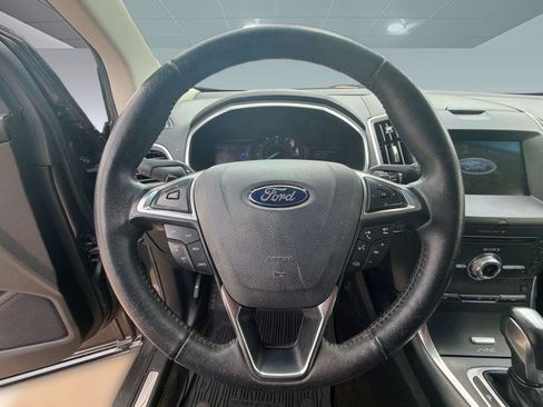 Used 2017 Ford Edge Titanium w/ Technology Package FWD image 16