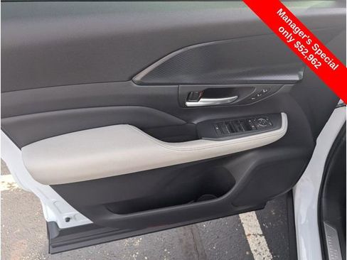 Used 2024 Toyota Grand Highlander AWD Hybrid image 16