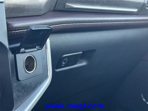 Used 2024 Ford Expedition Limited image 11