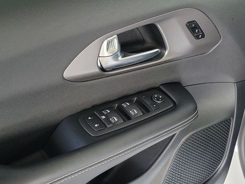 New 2026 Chrysler Pacifica Select FWD image 16