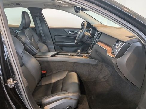 Used 2022 Volvo S60 B5 Inscription image 31