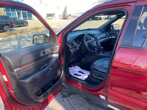 Certified 2019 Ford Explorer Limited w/ Class III Trailer Tow Package image 10