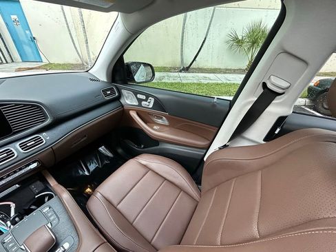 Used 2024 Mercedes-Benz GLS 450 4MATIC image 11