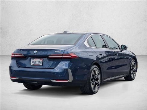 Used 2025 BMW 530i w/ Premium Package image 5