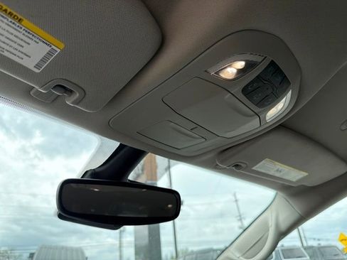 Used 2023 Chrysler Pacifica Touring-L image 36