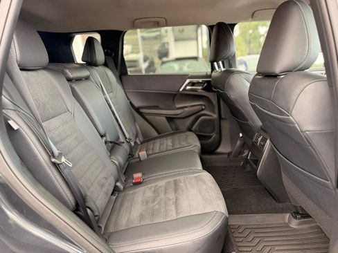 Used 2024 Mitsubishi Outlander FWD image 15