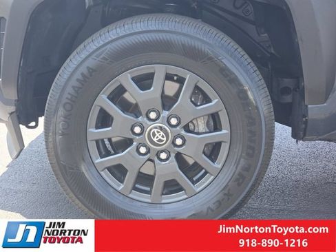 Used 2025 Toyota 4Runner SR5 AWD/4WD image 13