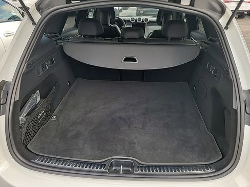 Used 2025 Mercedes-Benz GLC 300 4MATIC image 9