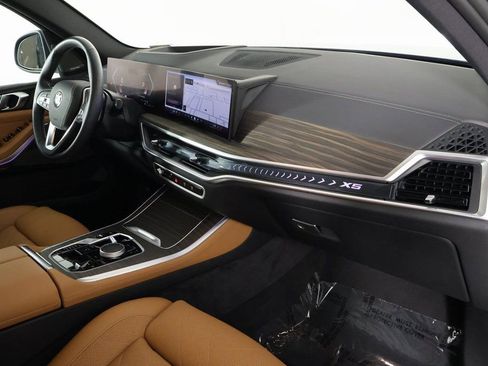 Used 2025 BMW X5 sDrive40i image 9