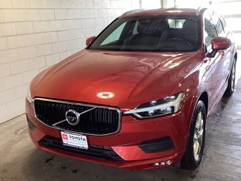 Used 2018 Volvo XC60 T5 Momentum w/ Advanced Package image 4