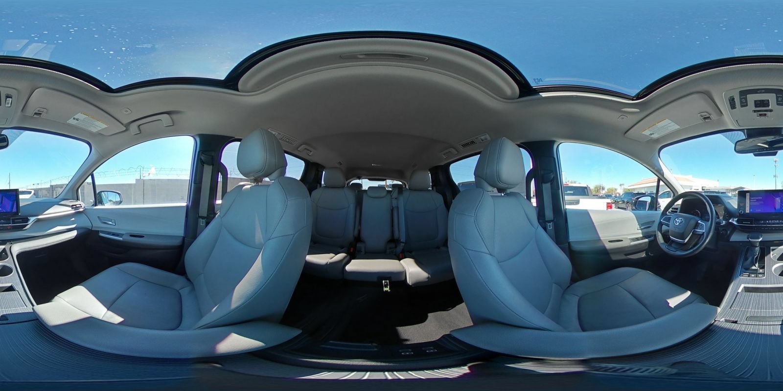 Used 2025 Toyota Sienna XLE FWD image 44