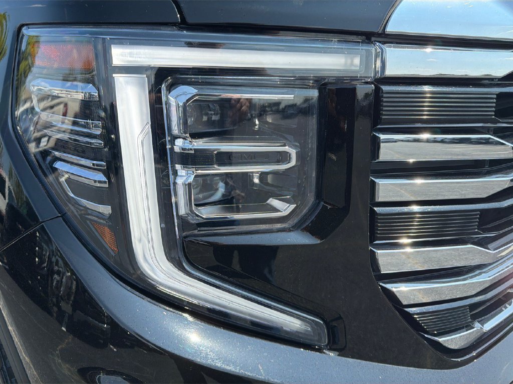 Used 2023 GMC Sierra 1500 SLT w/ SLT Premium Package AWD/4WD image 11