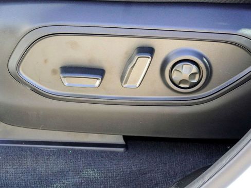 New 2025 Jeep Grand Cherokee Altitude image 19