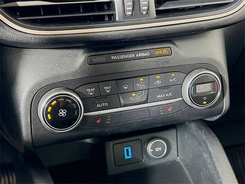 Used 2020 Ford Escape SE image 19