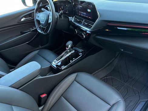 Used 2025 Chevrolet Trax RS w/ Sunroof Package image 18