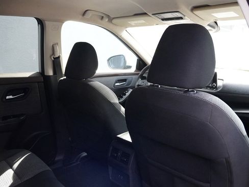 Used 2021 Nissan Rogue SV image 10