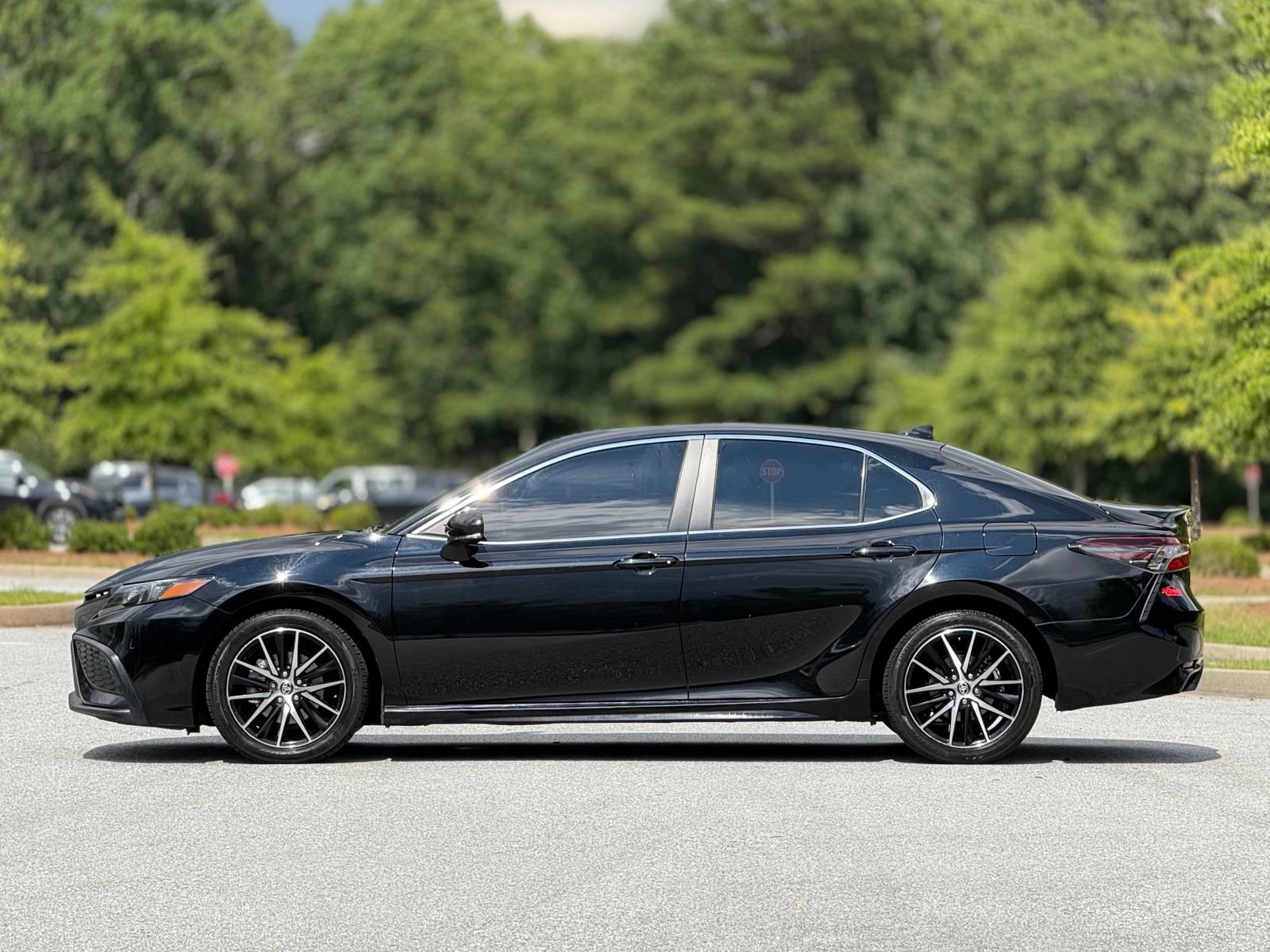 Used 2021 Toyota Camry SE AWD/4WD image 9