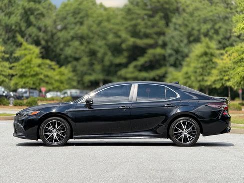 Used 2021 Toyota Camry SE AWD/4WD image 9