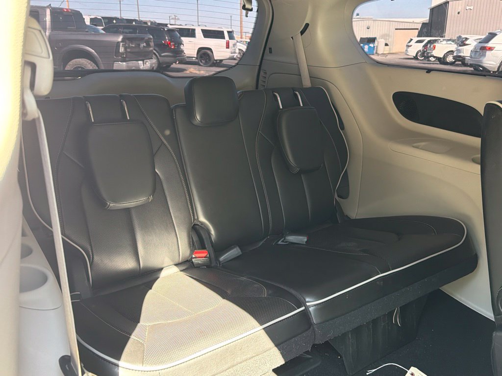Used 2023 Chrysler Pacifica Limited FWD image 21