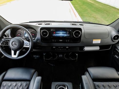 Used 2023 Mercedes-Benz Sprinter 2500 image 28