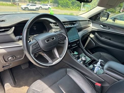 Used 2021 Jeep Grand Cherokee L Limited AWD/4WD image 9