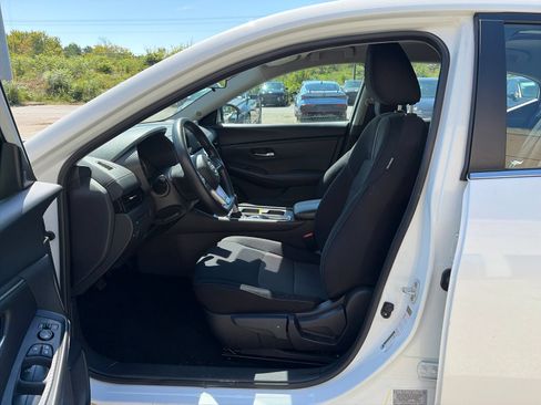 Used 2024 Nissan Sentra SV FWD image 9