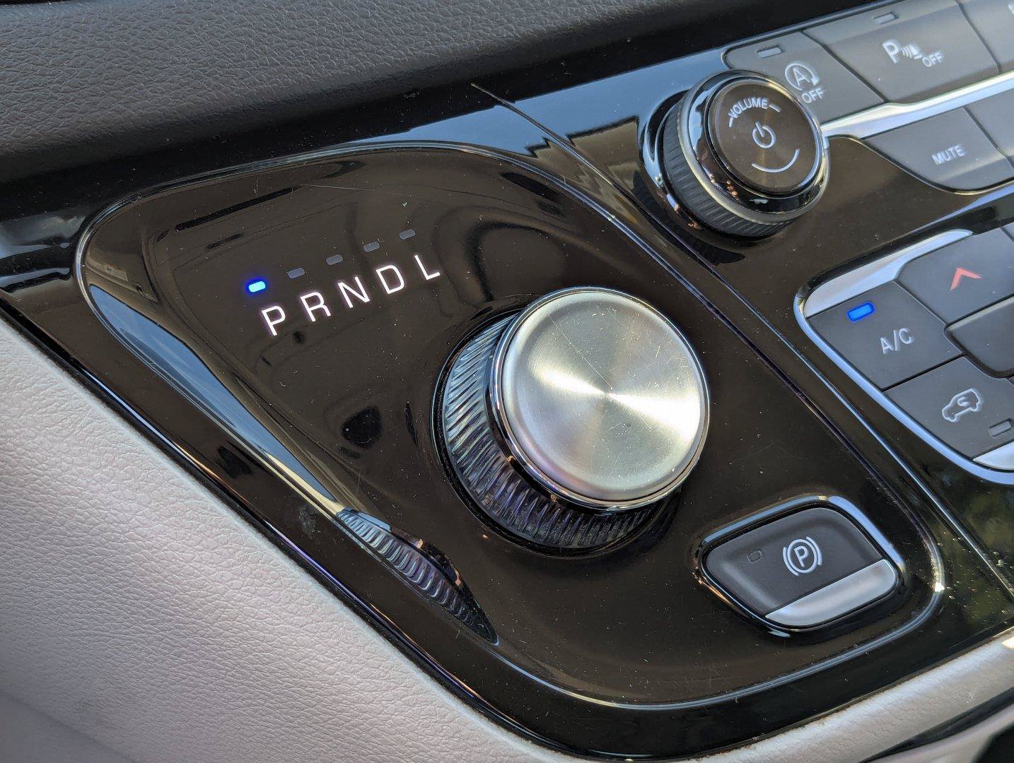 Used 2023 Chrysler Pacifica Touring-L FWD image 16