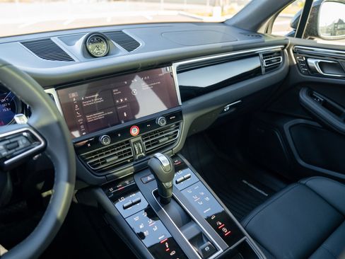 New 2026 Porsche Macan AWD/4WD image 16