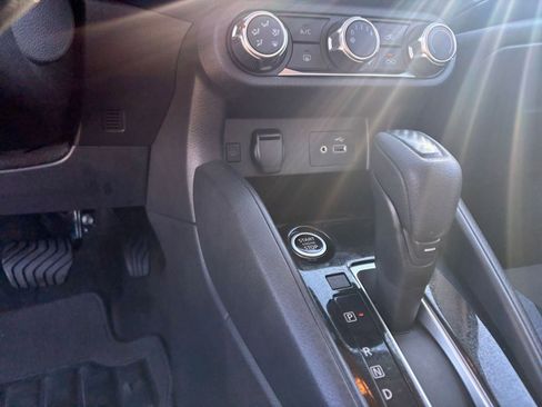 Used 2025 Nissan Versa SV image 39