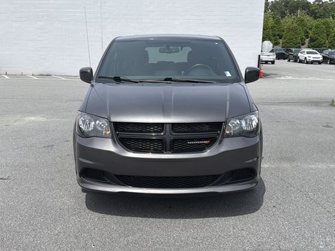 Used 2016 Dodge Grand Caravan SE FWD image 2