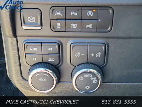 Used 2025 Chevrolet Suburban LT AWD/4WD image 22