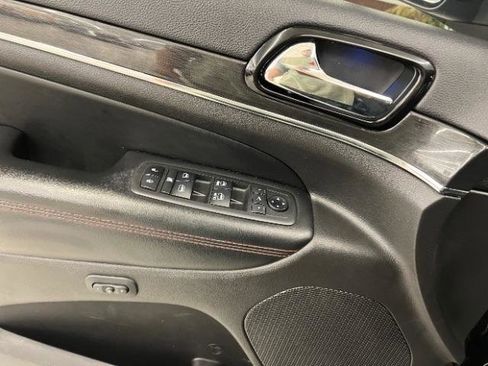 Used 2019 Jeep Grand Cherokee Trailhawk AWD/4WD image 30