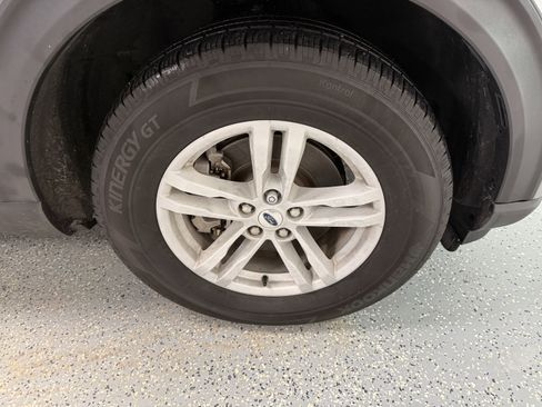 Used 2023 Ford Explorer XLT w/ Equipment Group 202A image 31