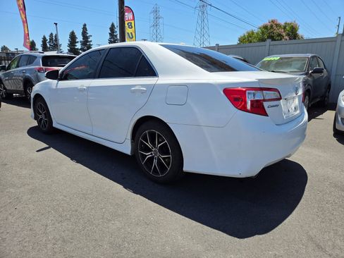 Used 2012 Toyota Camry SE w/ Leather Pkg FWD image 2