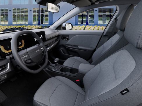 New 2025 Kia K4 LXS image 17
